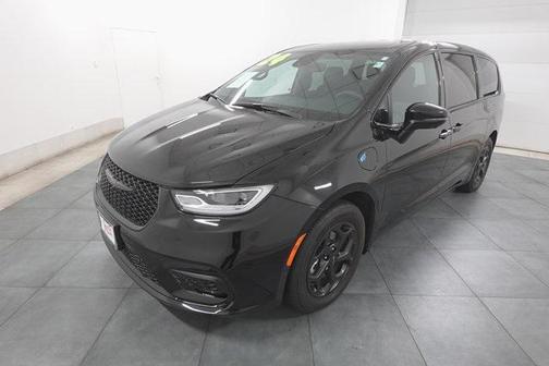 2024 Chrysler Pacifica Hybrid S Appearance Pkg