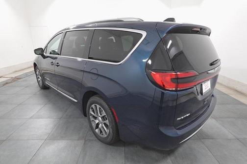 2025 Chrysler Pacifica L