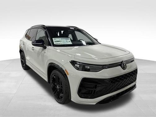 Sandstone 2026 Volkswagen Tiguan 2.0T SE R-Line Black