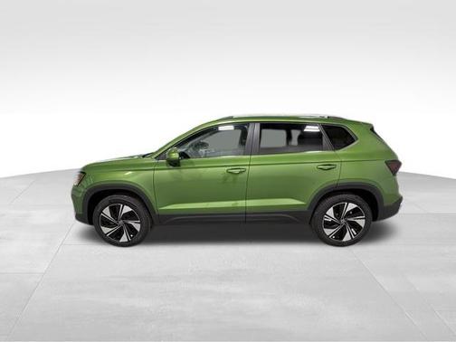 Bright Moss Green Metallic 2026 Volkswagen Taos 1.5T SE