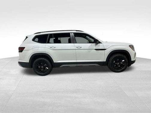 Opal White Pearl 2026 Volkswagen Atlas 2.0T Peak Edition