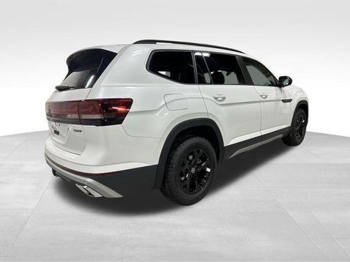 Opal White Pearl 2026 Volkswagen Atlas 2.0T Peak Edition