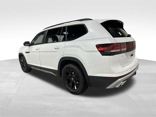 Opal White Pearl 2026 Volkswagen Atlas 2.0T Peak Edition