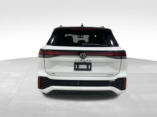 2025 Volkswagen Tiguan 2.0T SE R-Line Black