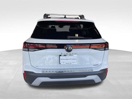 2025 Volkswagen Tiguan 2.0T SE