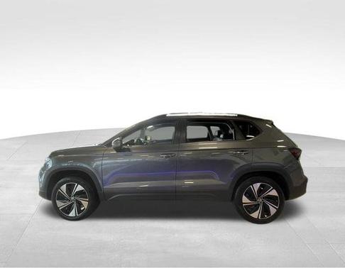 Platinum Gray Metallic 2025 Volkswagen Taos 1.5T SE