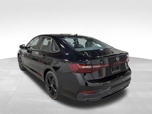 Deep Black Pearl 2026 Volkswagen Jetta 1.5T SE
