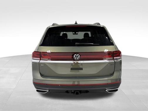 Avocado Green Pearl 2026 Volkswagen Atlas 2.0T SE W/TECHNOLOGY