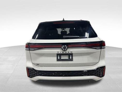 Sandstone 2026 Volkswagen Tiguan 2.0T SE R-Line Black