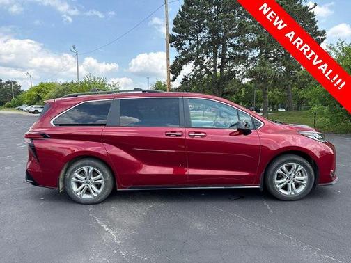 2023 Toyota Sienna XSE 7 Passenger