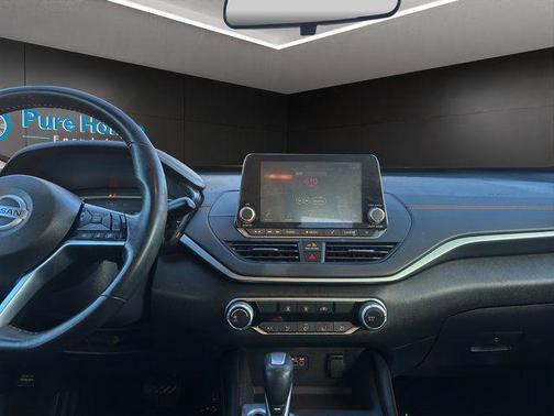 2021 Nissan Altima SR FWD