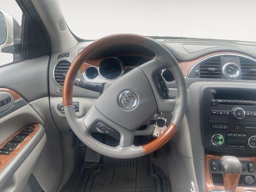 White Diamond Tricoat 2011 Buick Enclave 1XL