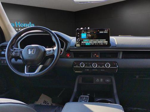 2023 Honda Pilot AWD EX-L 8 Passenger