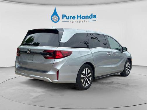 Solar Silver Metallic 2025 Honda Odyssey EX-L