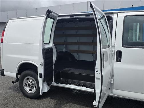 2023 GMC Savana 2500 Work Van