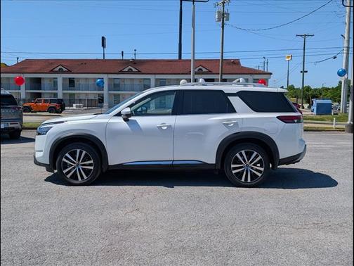 Pearl 2025 Nissan Pathfinder Platinum