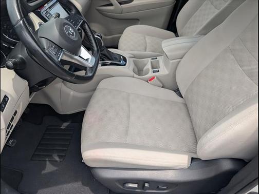 White 2022 Nissan Rogue Sport SV