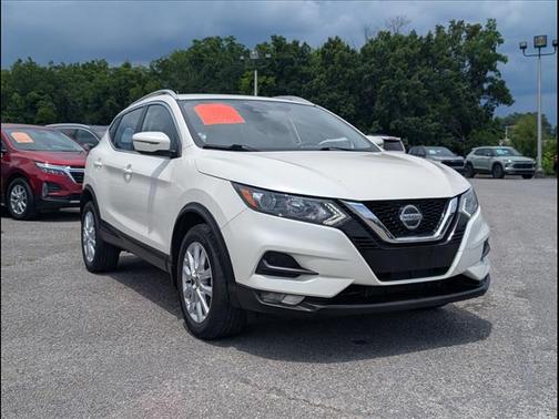 White 2022 Nissan Rogue Sport SV