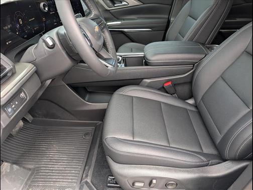 Summit White 2026 Chevrolet Traverse LT