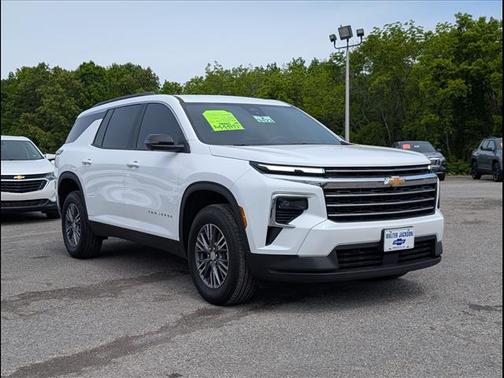 Summit White 2026 Chevrolet Traverse LT