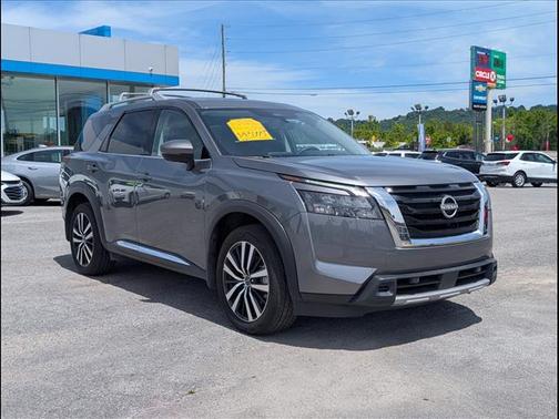 Brilliant Silver Metallic 2025 Nissan Pathfinder Platinum