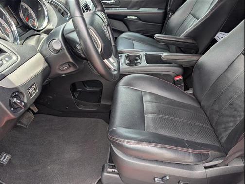 Redline 2 Pearlcoat 2013 Dodge Grand Caravan R/T