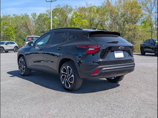 Mosaic Black Metallic 2026 Chevrolet Trax 2RS