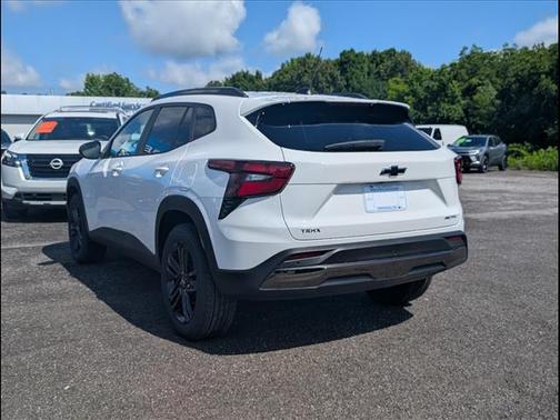 Summit White 2026 Chevrolet Trax ACTIV