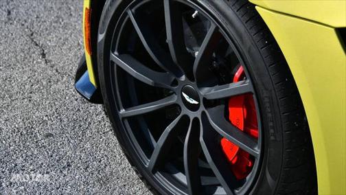 2023 Aston Martin Vantage Base
