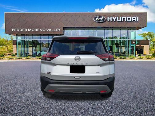 Brilliant Silver Metallic 2023 Nissan Rogue SV