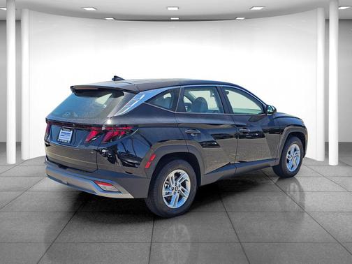 Phantom Black 2026 Hyundai TUCSON SE
