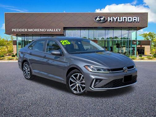 Platinum Gray Metallic 2025 Volkswagen Jetta 1.5T SE