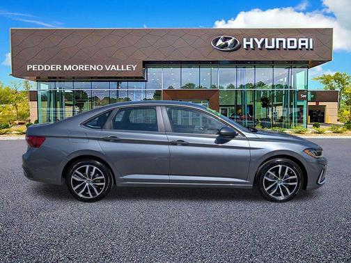 Platinum Gray Metallic 2025 Volkswagen Jetta 1.5T SE