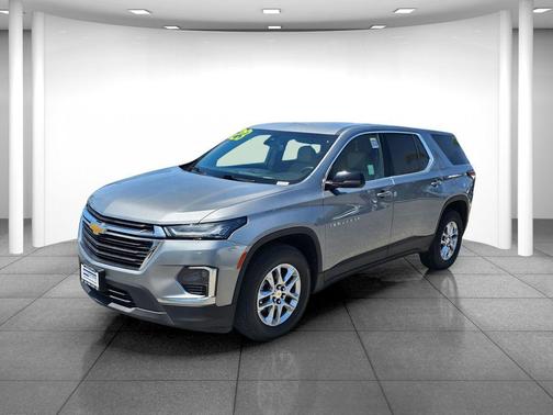 Sterling Gray Metallic 2023 Chevrolet Traverse LS