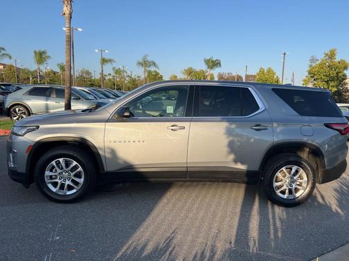 Sterling Gray Metallic 2023 Chevrolet Traverse LS