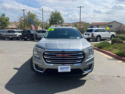 Sterling Metallic 2024 GMC Terrain SLT