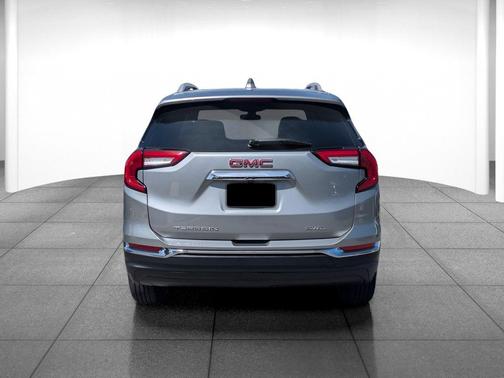 Sterling Metallic 2024 GMC Terrain SLT