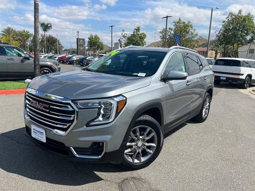 Sterling Metallic 2024 GMC Terrain SLT