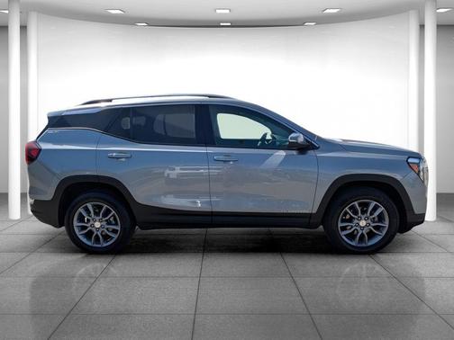 Sterling Metallic 2024 GMC Terrain SLT