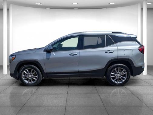 Sterling Metallic 2024 GMC Terrain SLT