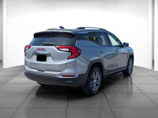 Sterling Metallic 2024 GMC Terrain SLT