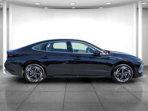 Abyss Black 2026 Hyundai SONATA SEL