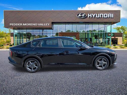 Aurora Black Pearl 2025 Kia K4 LXS