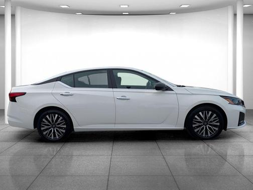 Glacier White 2025 Nissan Altima 2.5 SV