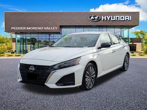 Glacier White 2025 Nissan Altima 2.5 SV