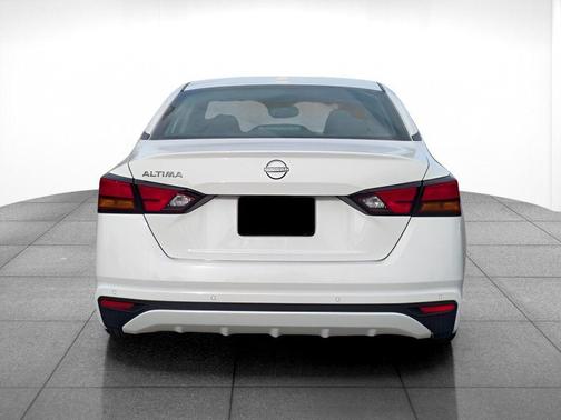 Glacier White 2025 Nissan Altima 2.5 SV