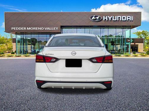 Glacier White 2025 Nissan Altima 2.5 SV