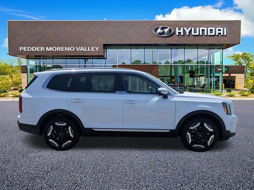 Glacial White Pearl 2023 Kia Telluride S
