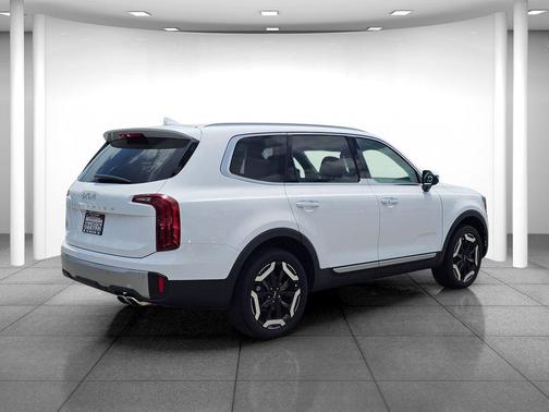 Glacial White Pearl 2023 Kia Telluride S