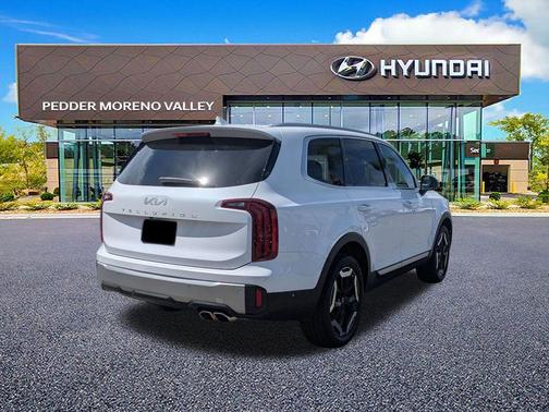 Glacial White Pearl 2023 Kia Telluride S